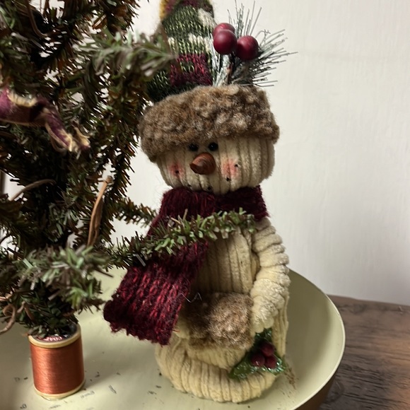 Primitive holiday decor snowman and tree - Picture 2 of 3